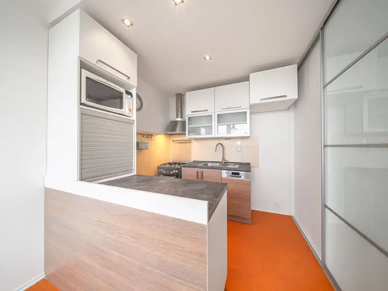 Prodej bytu 3+1 71 m², Praha – náhled fotky 1