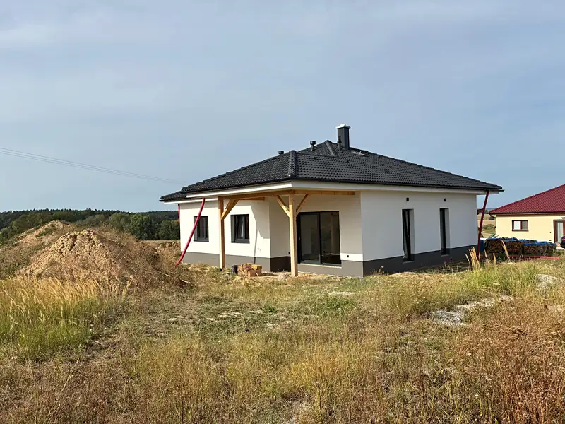 Prodej rodinného domu 130 m², pozemek 814 m², Kostelec – náhled fotky 1