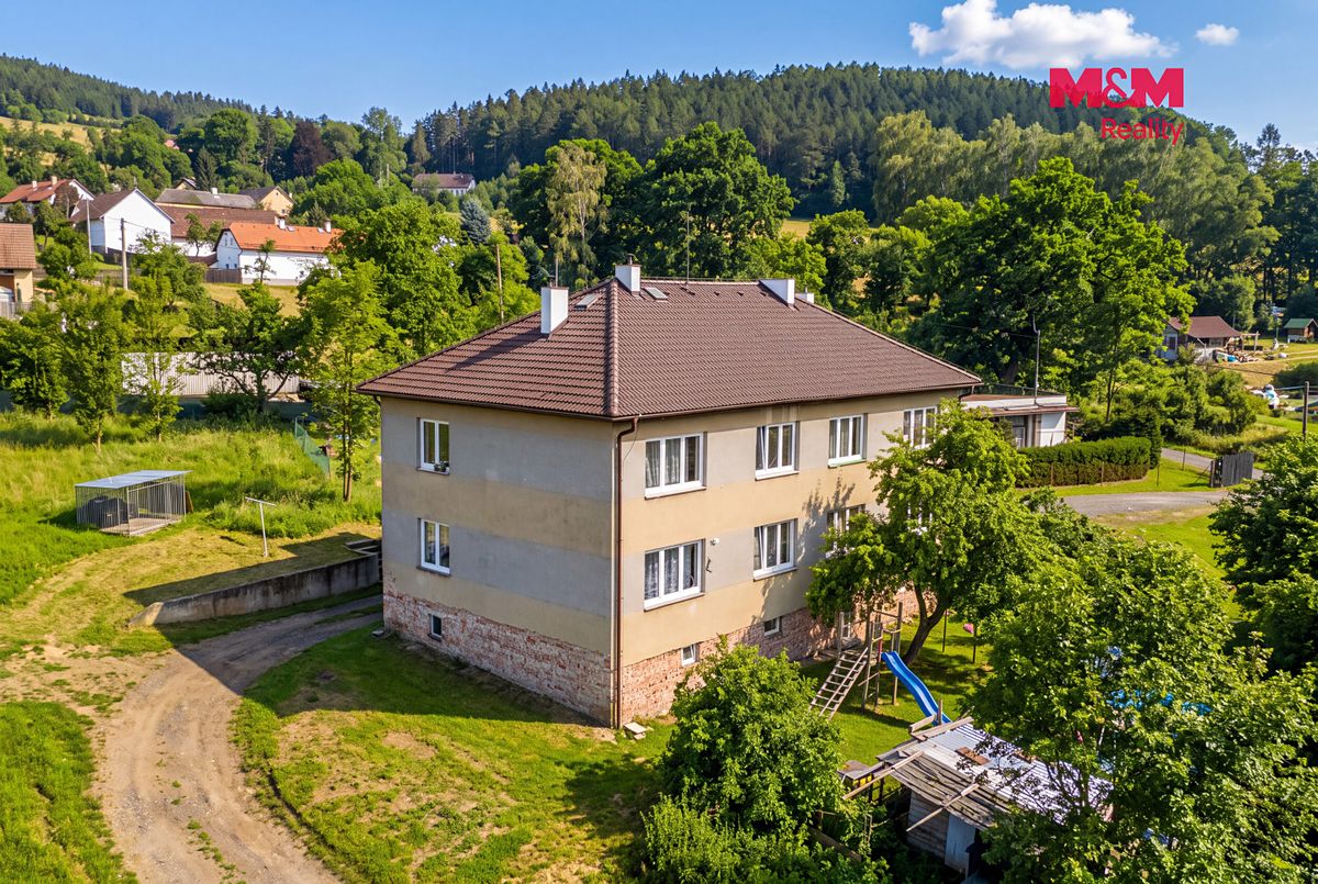 Prodej rodinného domu 252 m², pozemek 166 m² – fotografie 4