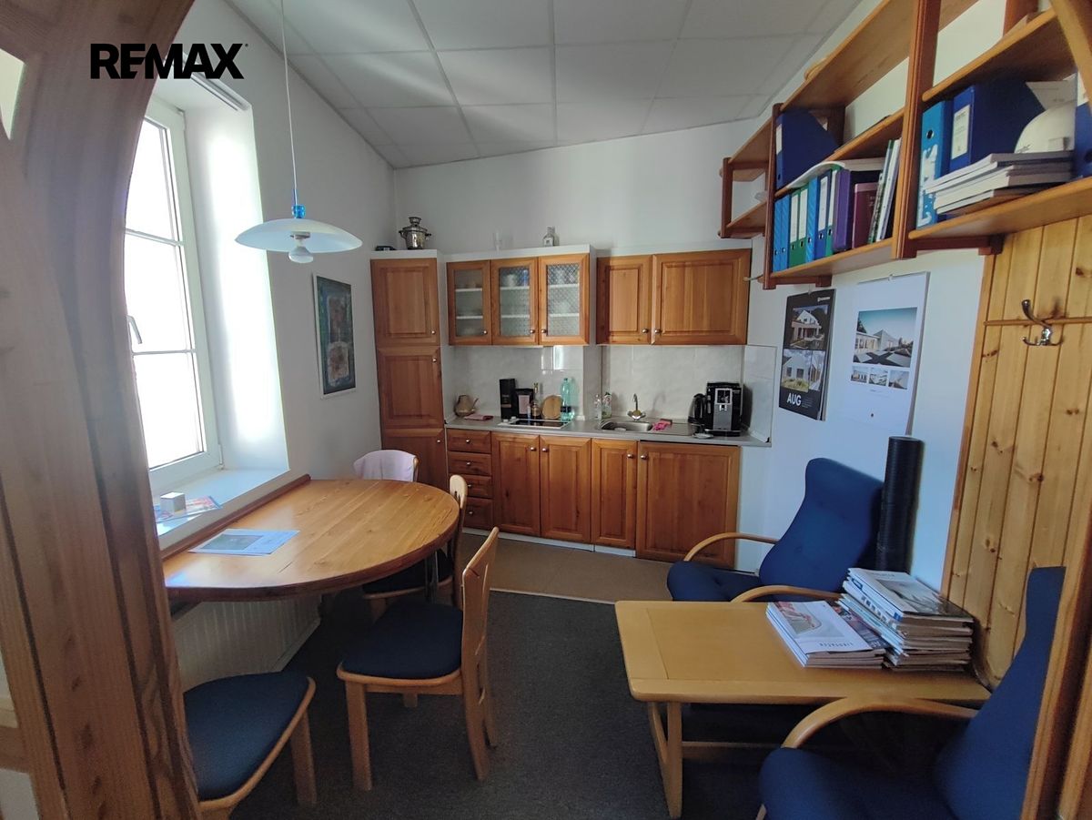Prodej rodinného domu 220 m², pozemek 144 m² – fotografie 5