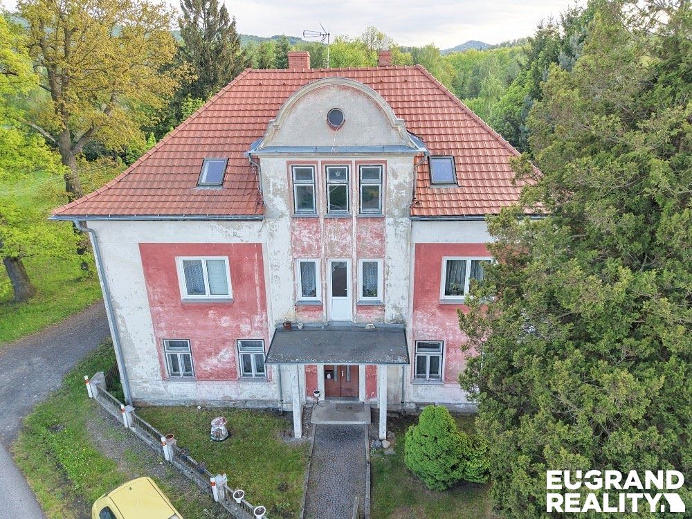 Prodej rodinného domu 300 m², pozemek 1015 m² – fotografie 2