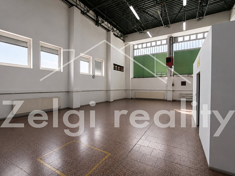Pronájem komerčního prostoru, 428 m² (1 z 9)