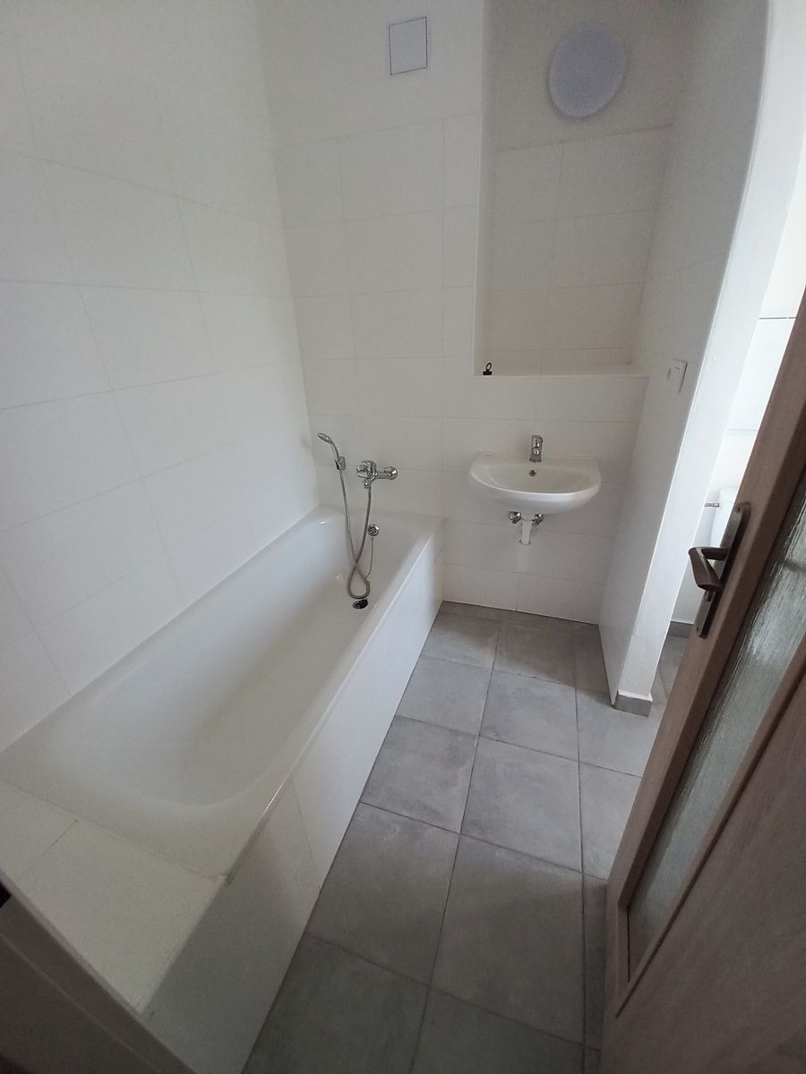 Pronájem bytu 2+1 56 m² – fotografie 3
