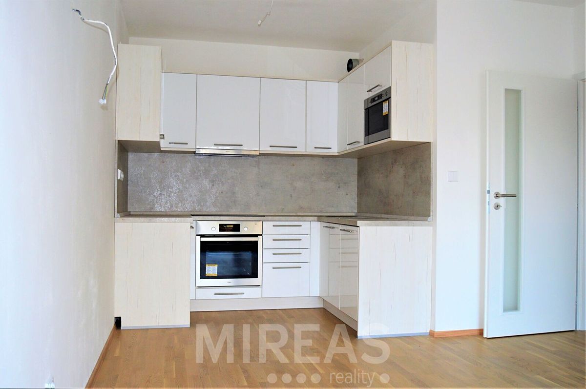 Pronájem bytu 2+kk 88 m² – fotografie 2