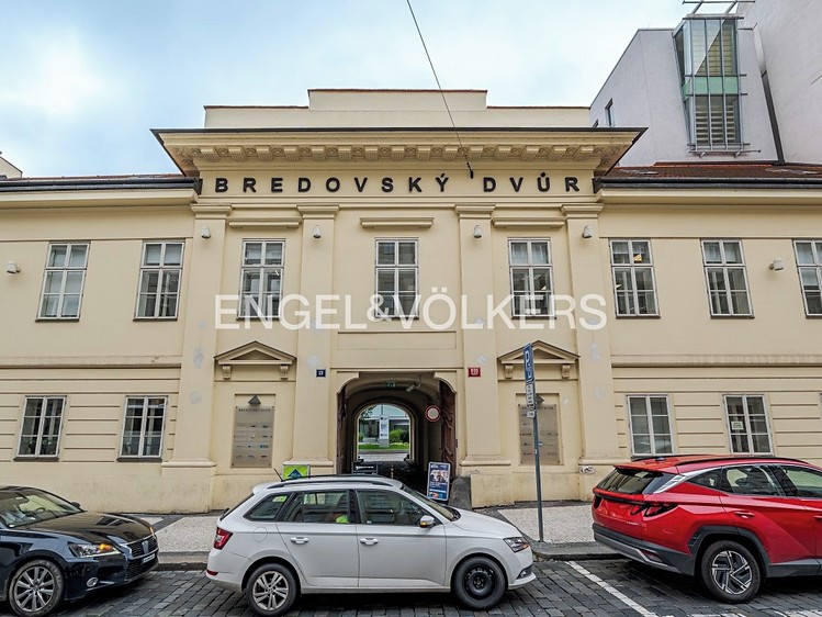 Комерційне приміщення в оренду, 300 м² (1 з 18)