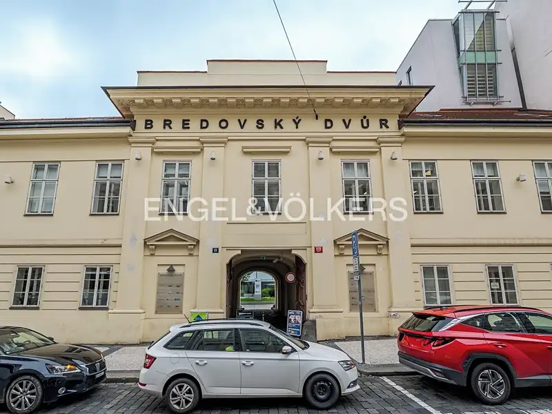 Pronájem kanceláře 300 m², Praha – náhled fotky 1