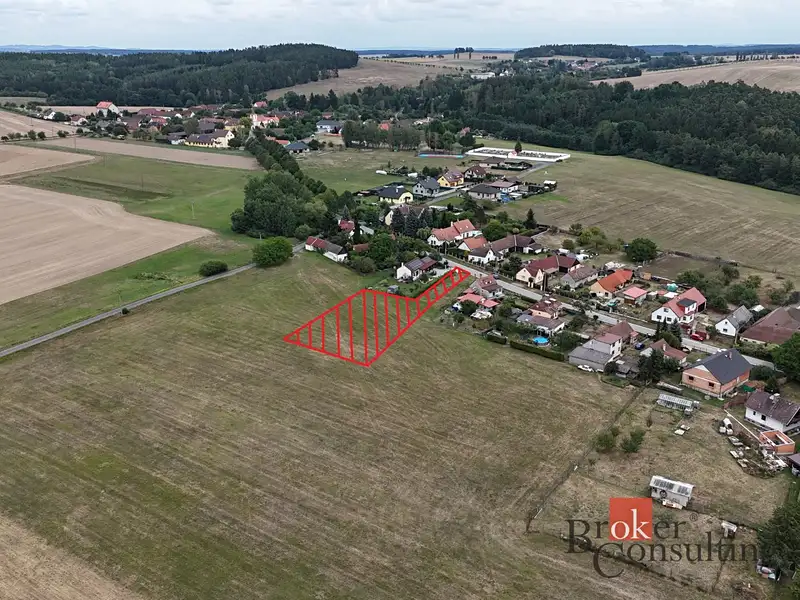 Prodej stavebního pozemku 2108 m², Slabčice – náhled fotky 2