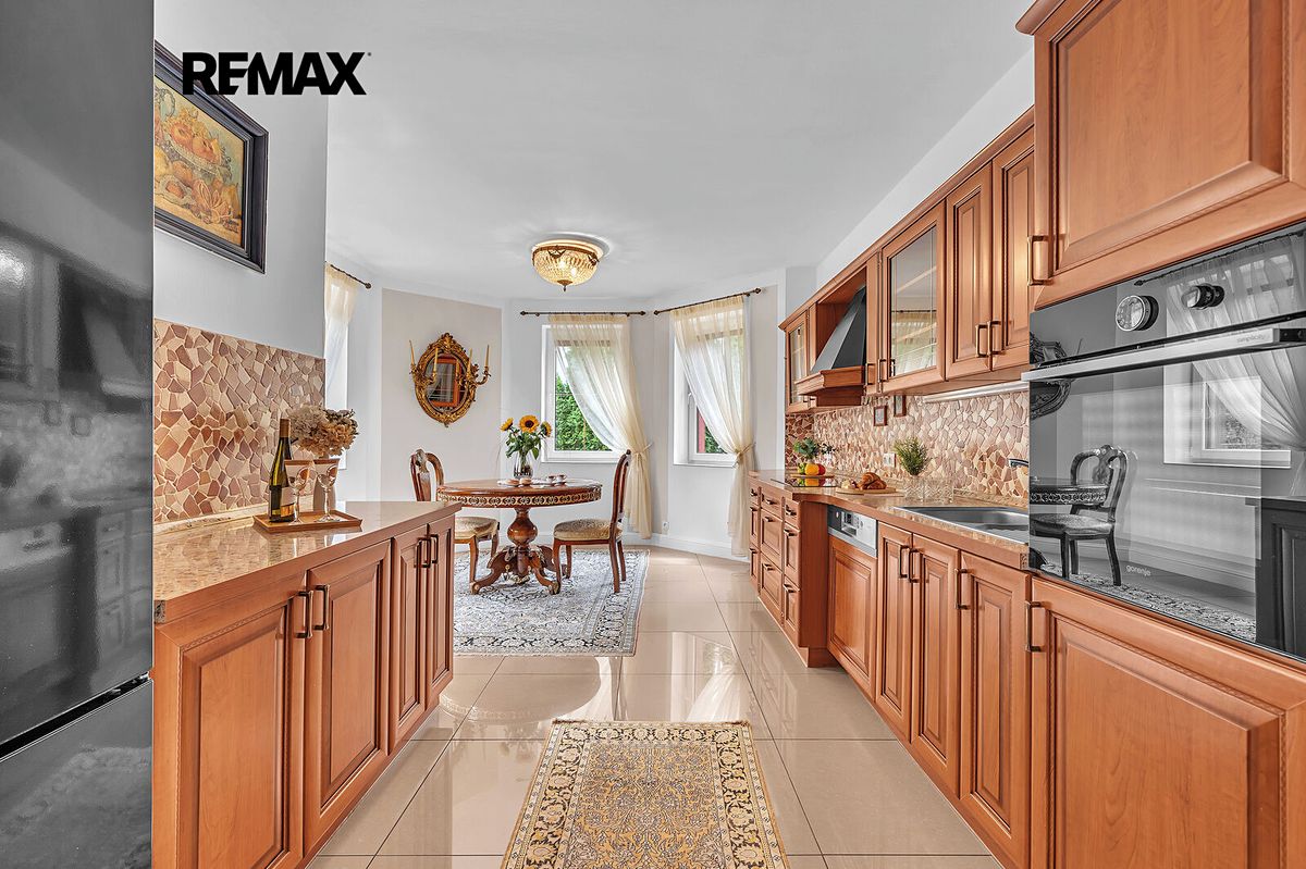 Prodej rodinného domu 285 m², pozemek 968 m²