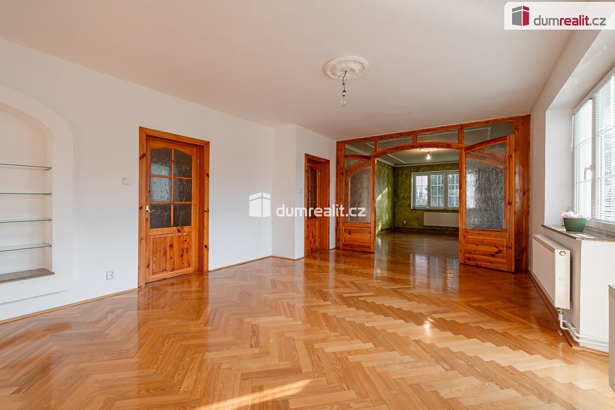 Prodej rodinného domu 456 m², pozemek 551 m² – fotografie 3