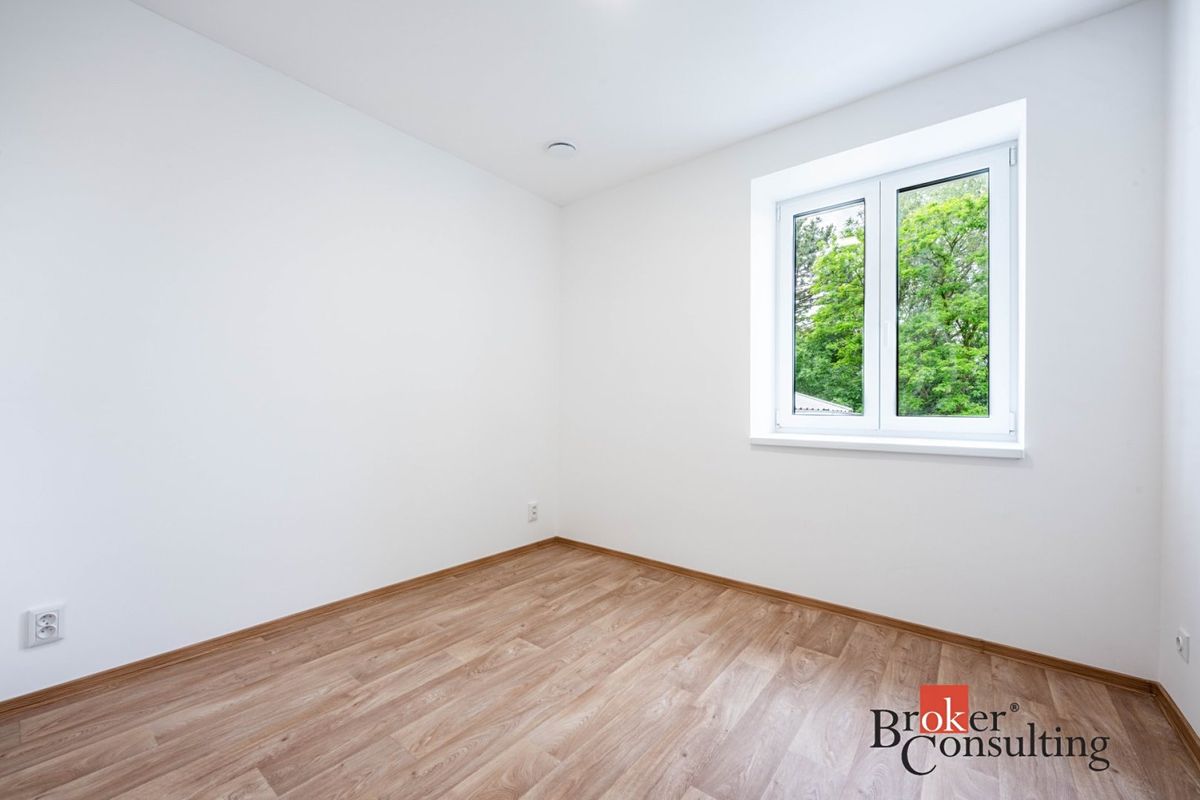 Pronájem bytu 2+kk 44 m² – fotografie 3