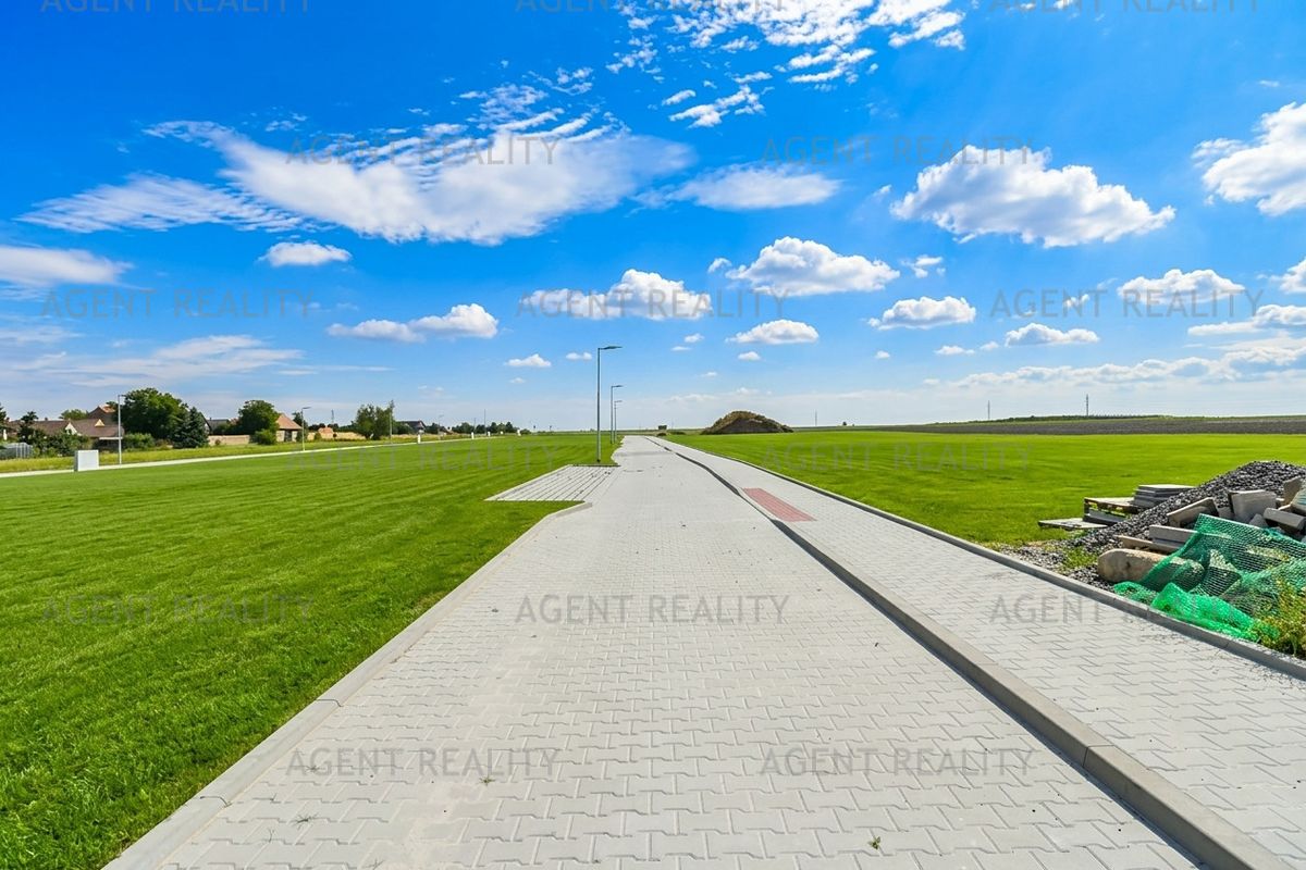Prodej stavebního pozemku 842 m² – fotografie 3