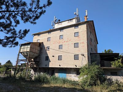 Pronájem výrobní haly, prostoru 1400 m²