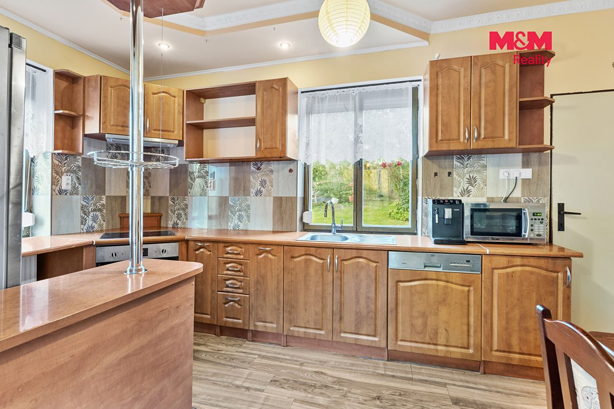 Prodej rodinného domu 140 m², pozemek 427 m² – fotografie 2