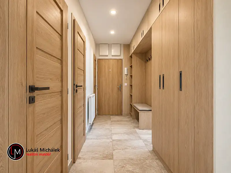 Pronájem bytu 3+1 66 m², Lázně Bělohrad – náhled fotky 3