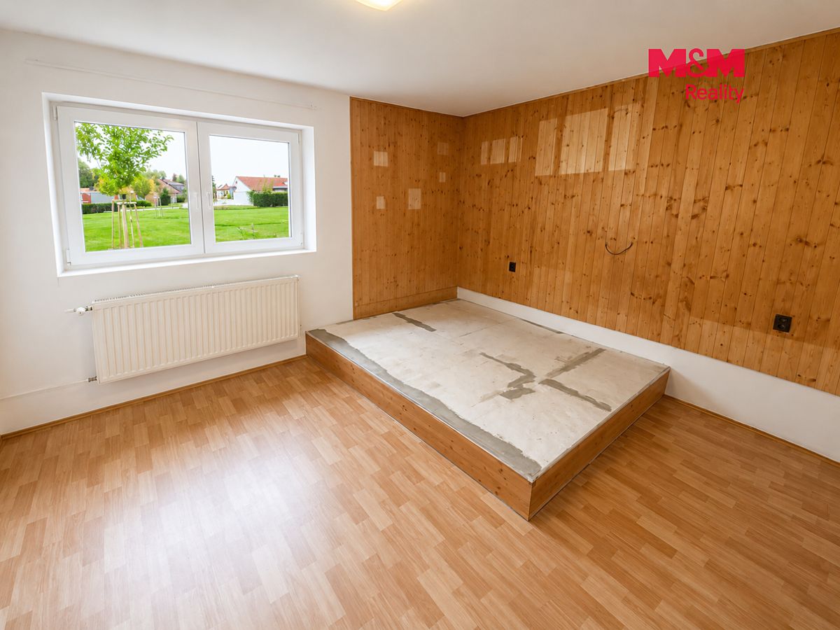 Prodej rodinného domu 140 m², pozemek 99 m² – fotografie 2