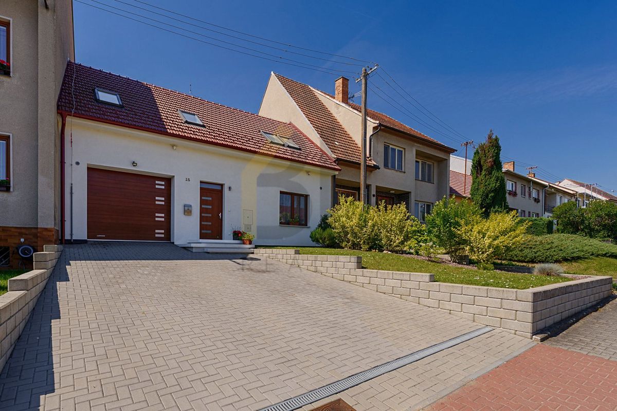 Prodej rodinného domu 164 m², pozemek 2943 m²