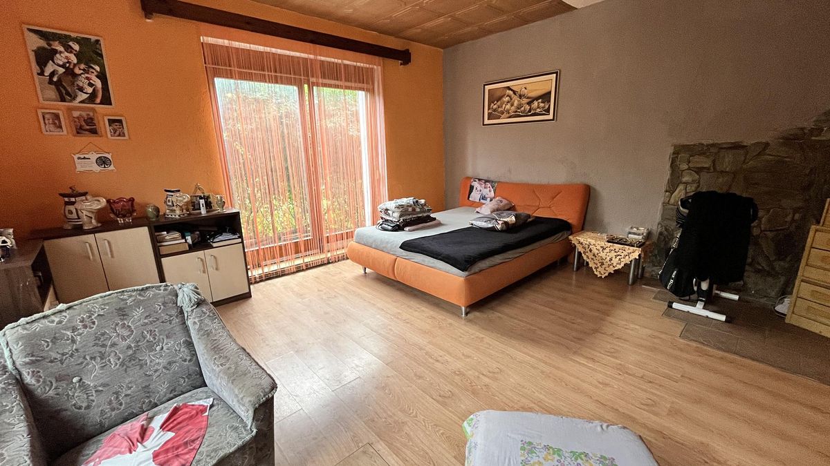 Prodej rodinného domu 240 m², pozemek 678 m² – fotografie 5