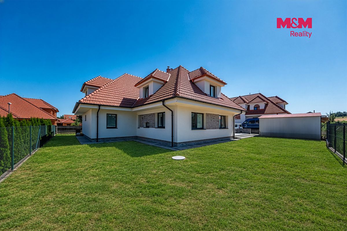 Prodej rodinného domu 379 m², pozemek 803 m² – fotografie 3