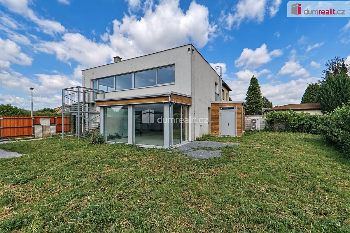 Prodej rodinného domu 168 m², pozemek 565 m² – fotografie 2