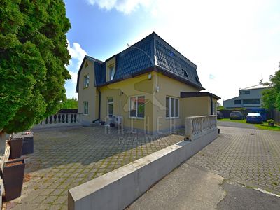 Prodej rodinného domu 247 m², pozemek 1230 m²