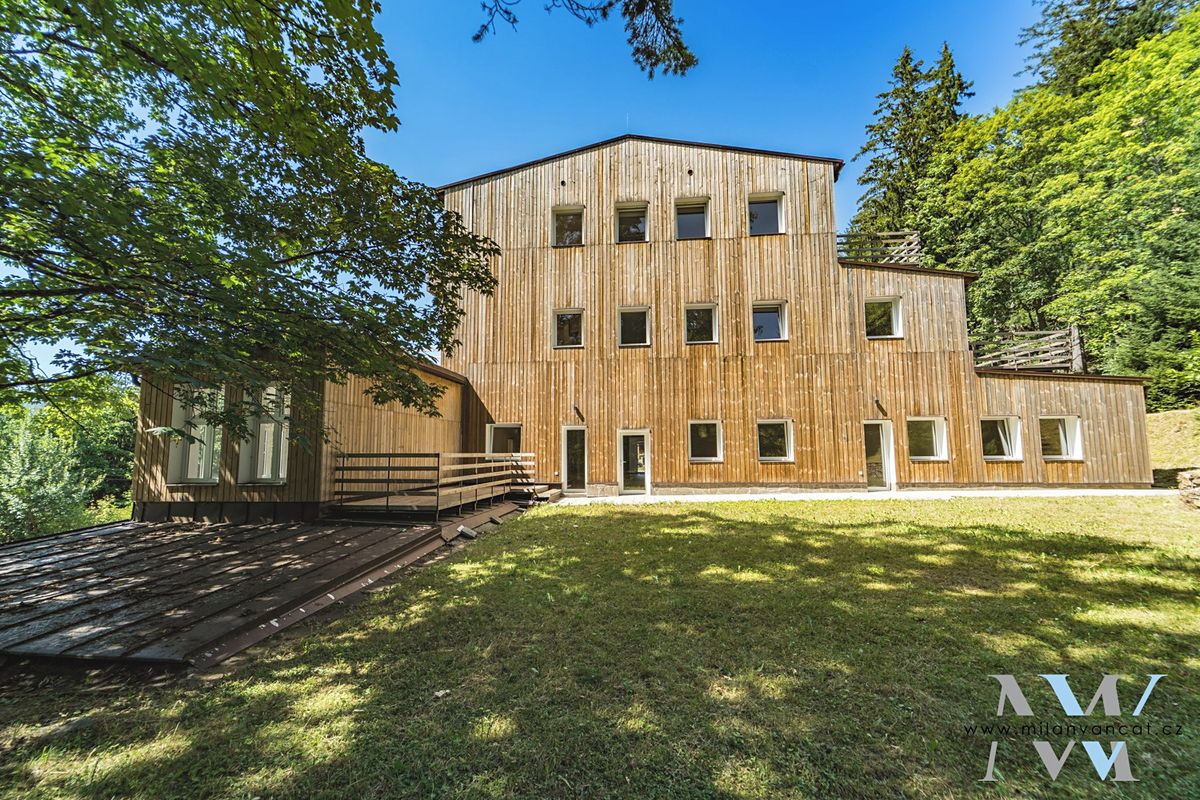 Prodej ubytovacího zařízení 684 m²
