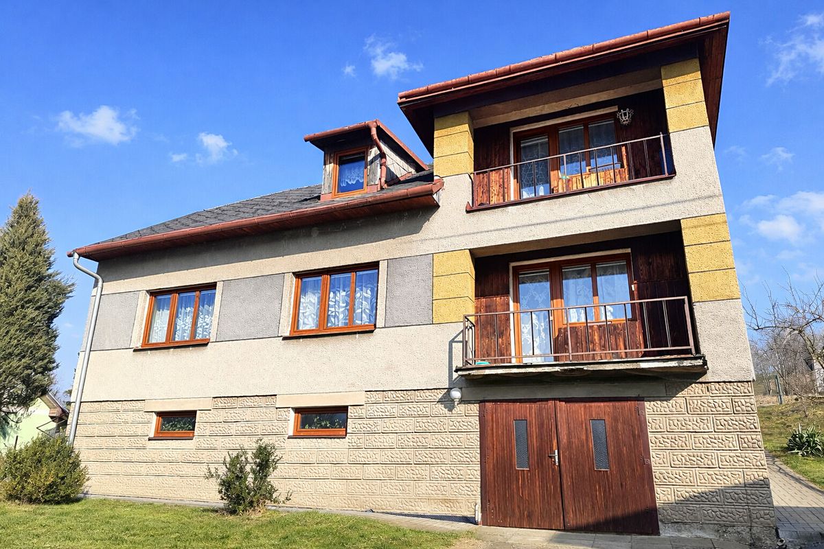 Prodej rodinného domu 300 m², pozemek 4753 m² – fotografie 3