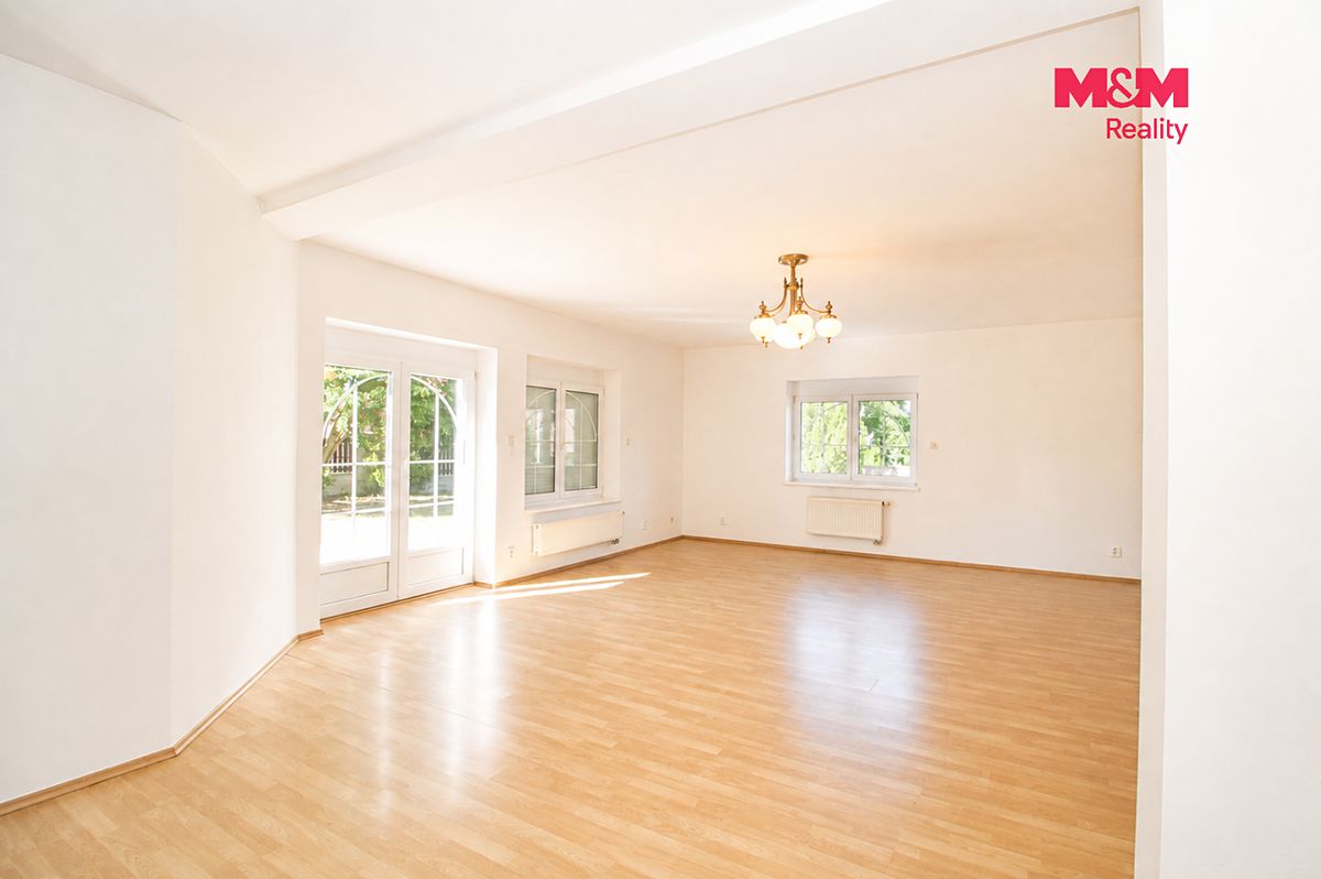 Prodej rodinného domu 203 m², pozemek 751 m² – fotografie 3