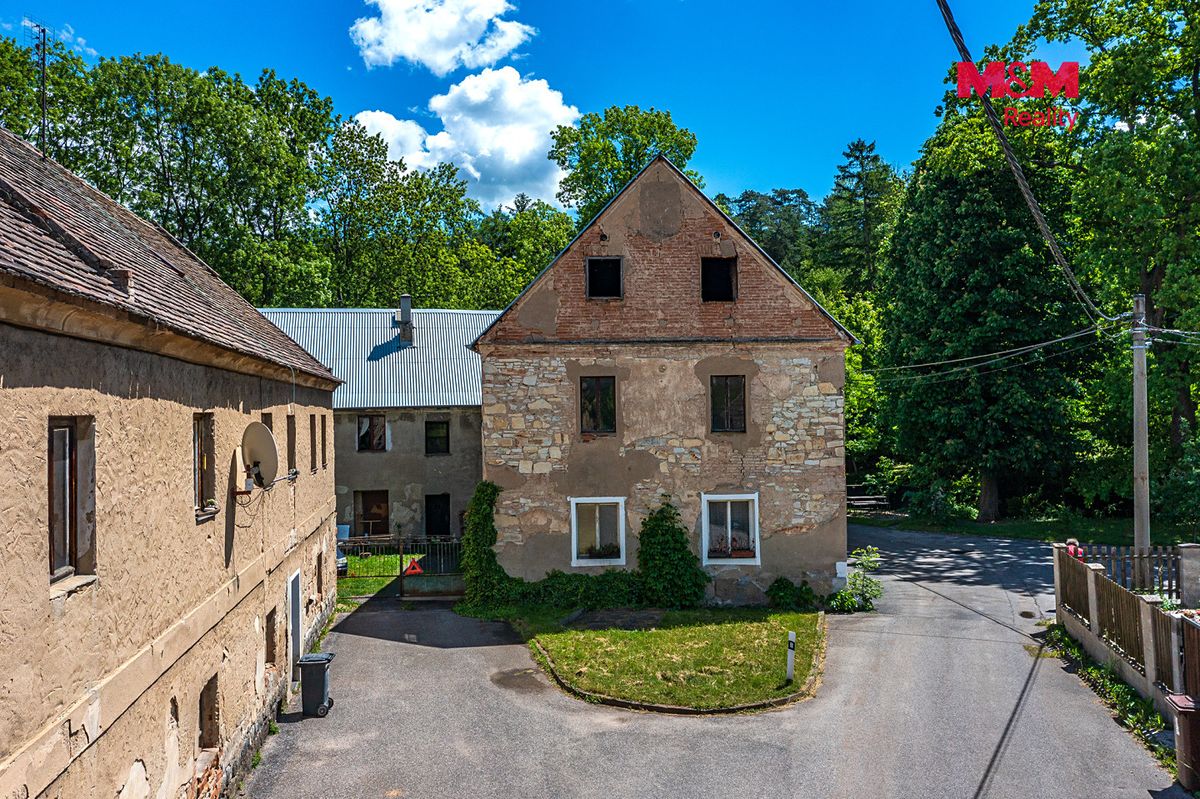 Prodej rodinného domu 245 m², pozemek 693 m² – fotografie 3