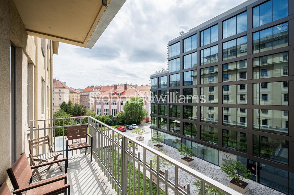Pronájem kanceláře 653 m² – fotografie 2