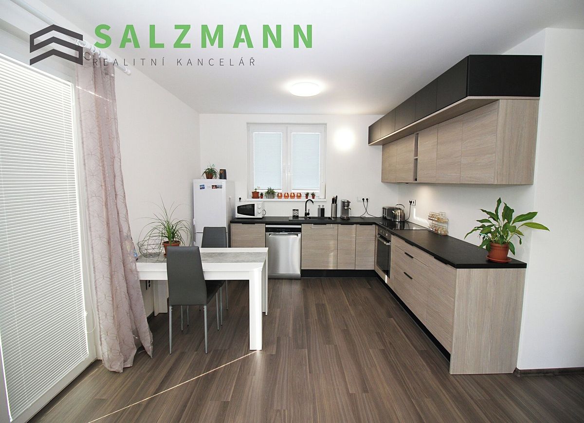 Pronájem bytu 4+kk 82 m² – fotografie 3