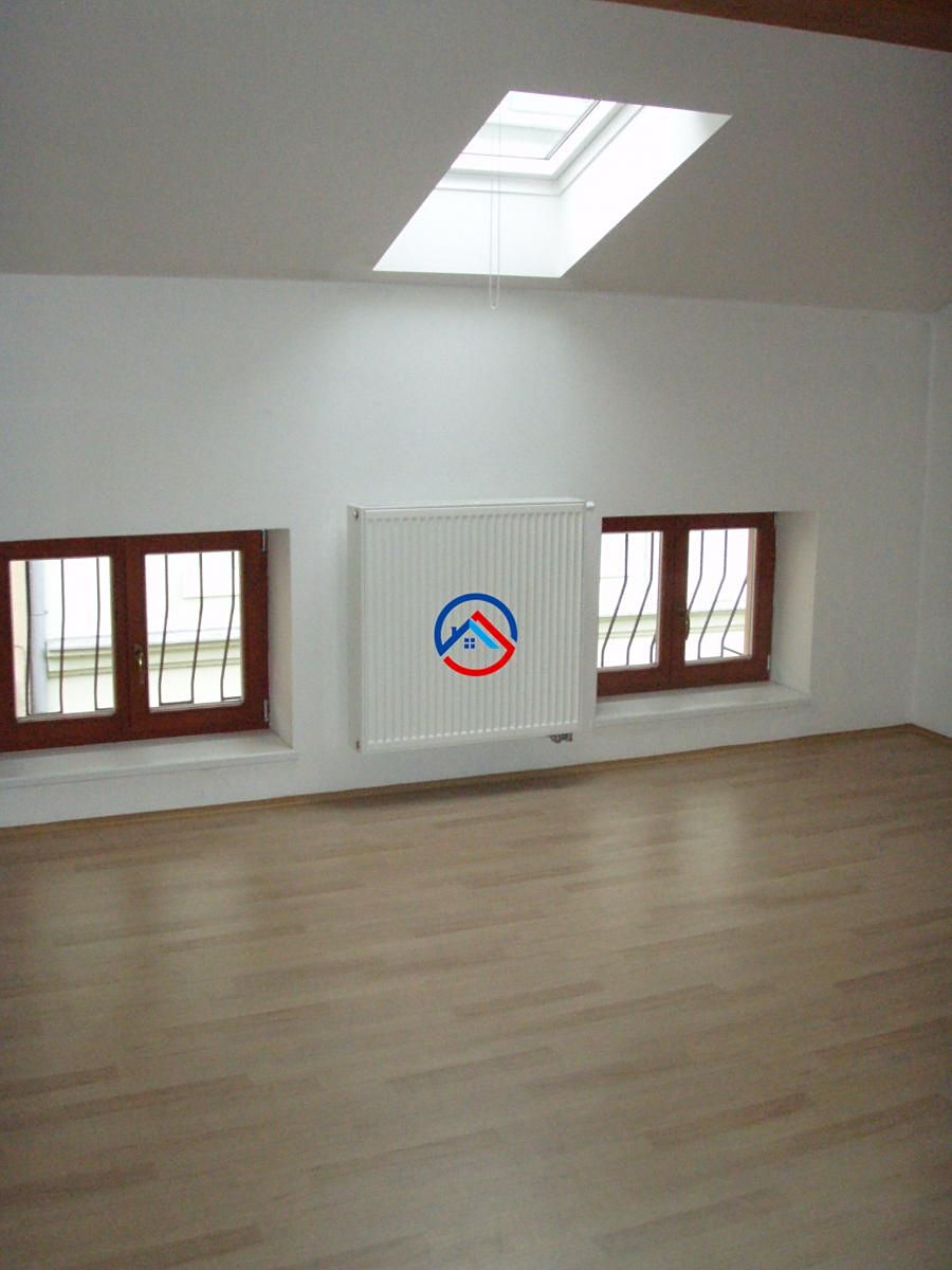 Pronájem bytu 1+kk 40 m² – fotografie 3