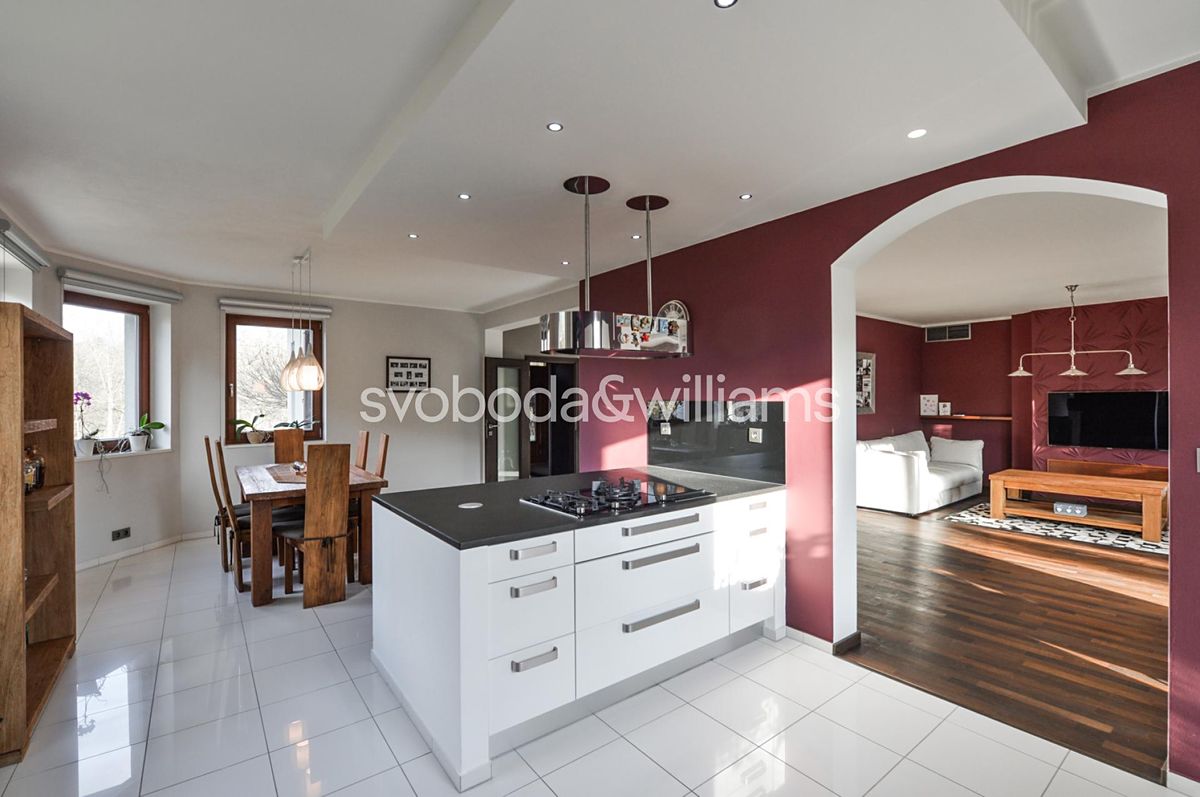 Pronájem rodinného domu 260 m², pozemek 821 m² – fotografie 5