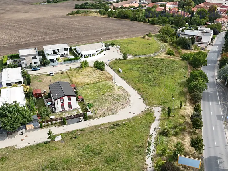 Prodej stavebního pozemku 3576 m², Praha – náhled fotky 3