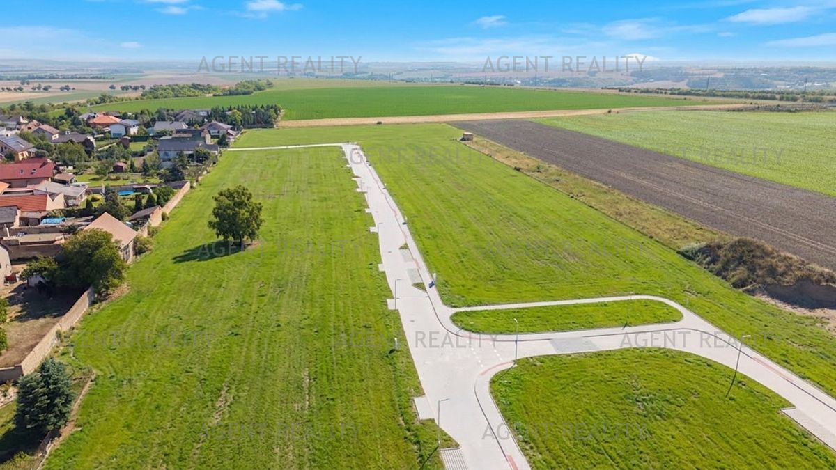 Prodej stavebního pozemku 842 m² – fotografie 4