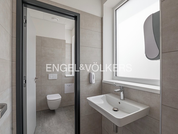 Pronájem komerčního prostoru, 4 200 m² (7 z 8)