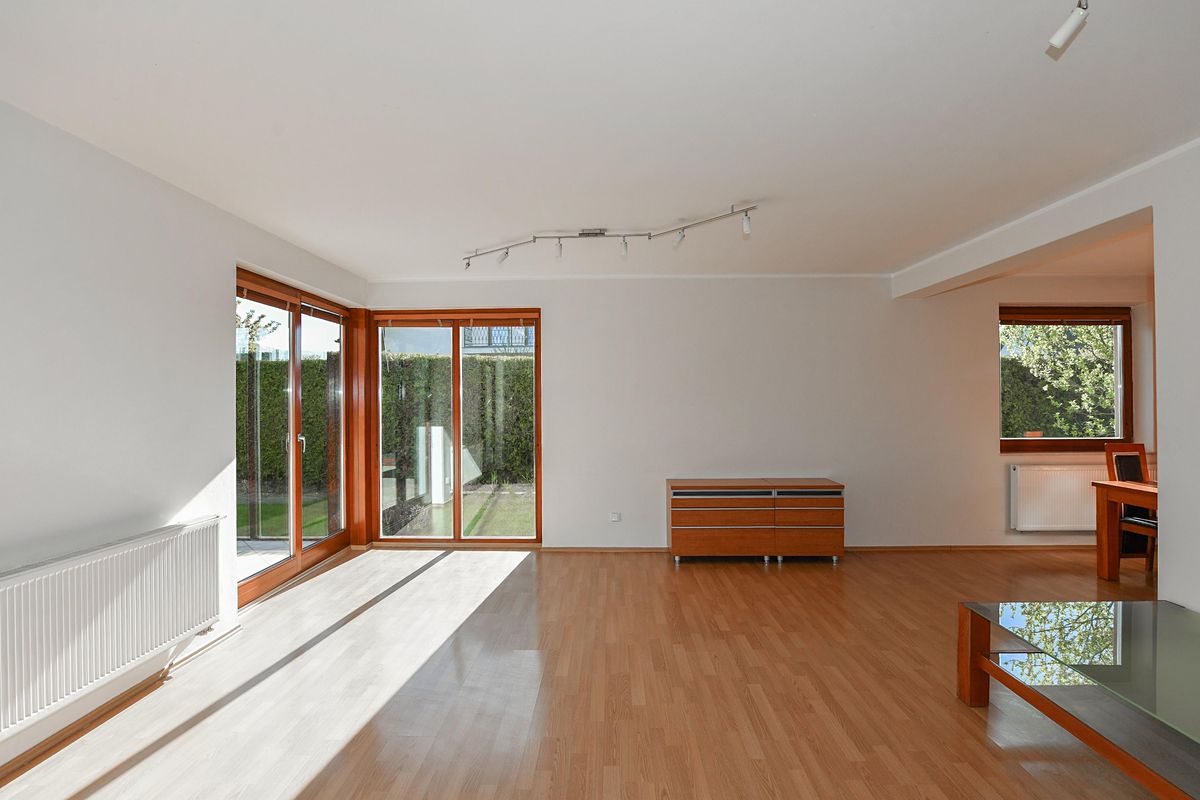 Prodej rodinného domu 270 m², pozemek 654 m² – fotografie 4