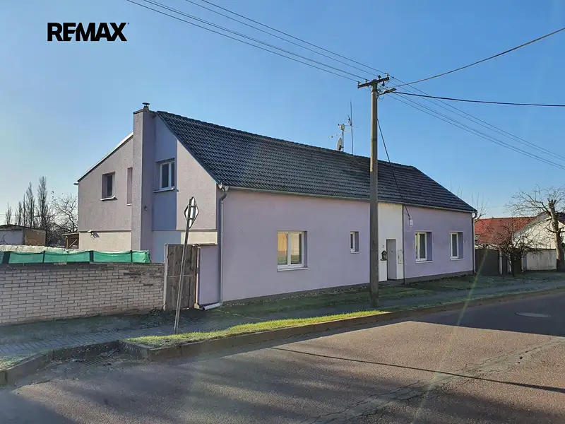 Prodej rodinného domu 257 m², pozemek 830 m², Šanov – náhled fotky 1