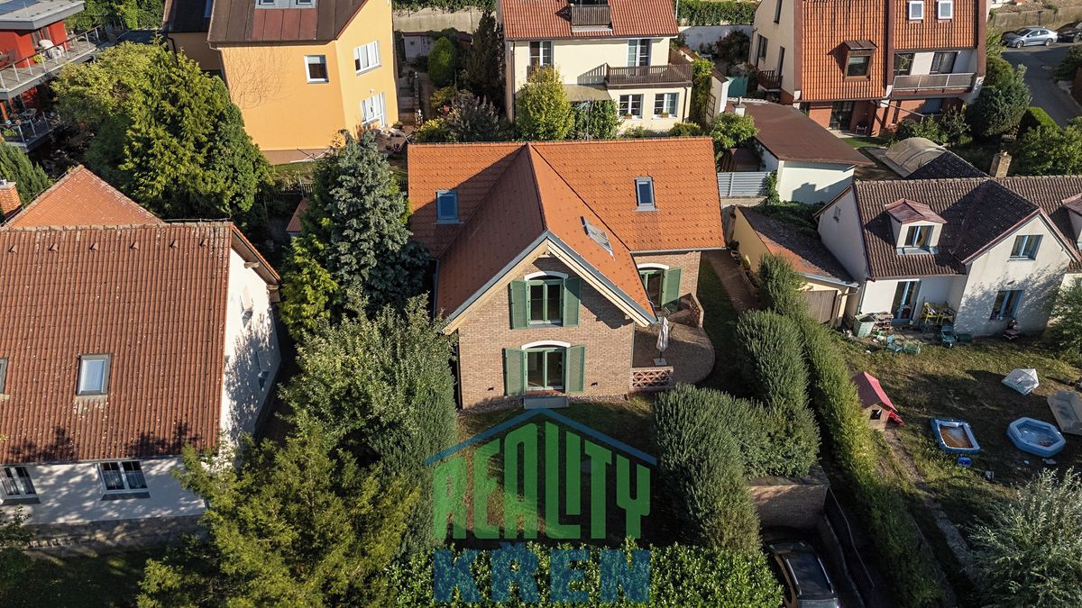 Prodej rodinného domu 212 m², pozemek 383 m² – fotografie 4