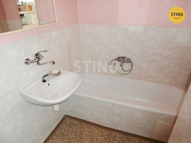 Prodej rodinného domu 200 m², pozemek 1747 m² – fotografie 5