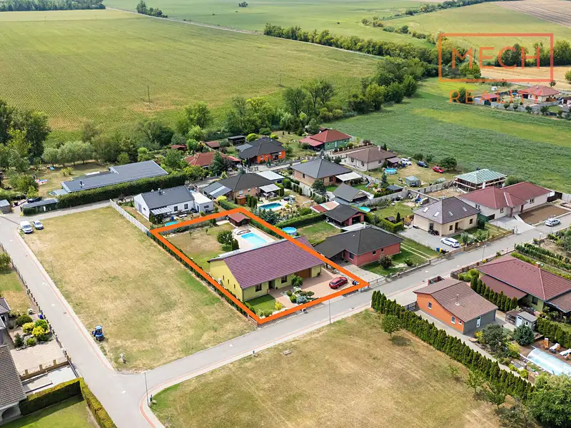 Prodej rodinného domu 215 m², pozemek 1250 m², Dyjákovičky – náhled fotky 1