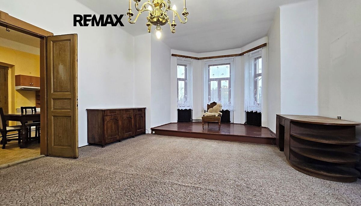 Prodej vily 960 m², pozemek 4964 m² – fotografie 3
