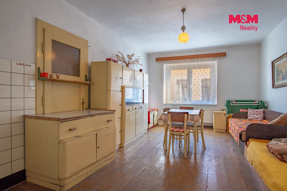 Prodej rodinného domu 390 m², pozemek 442 m² – fotografie 2