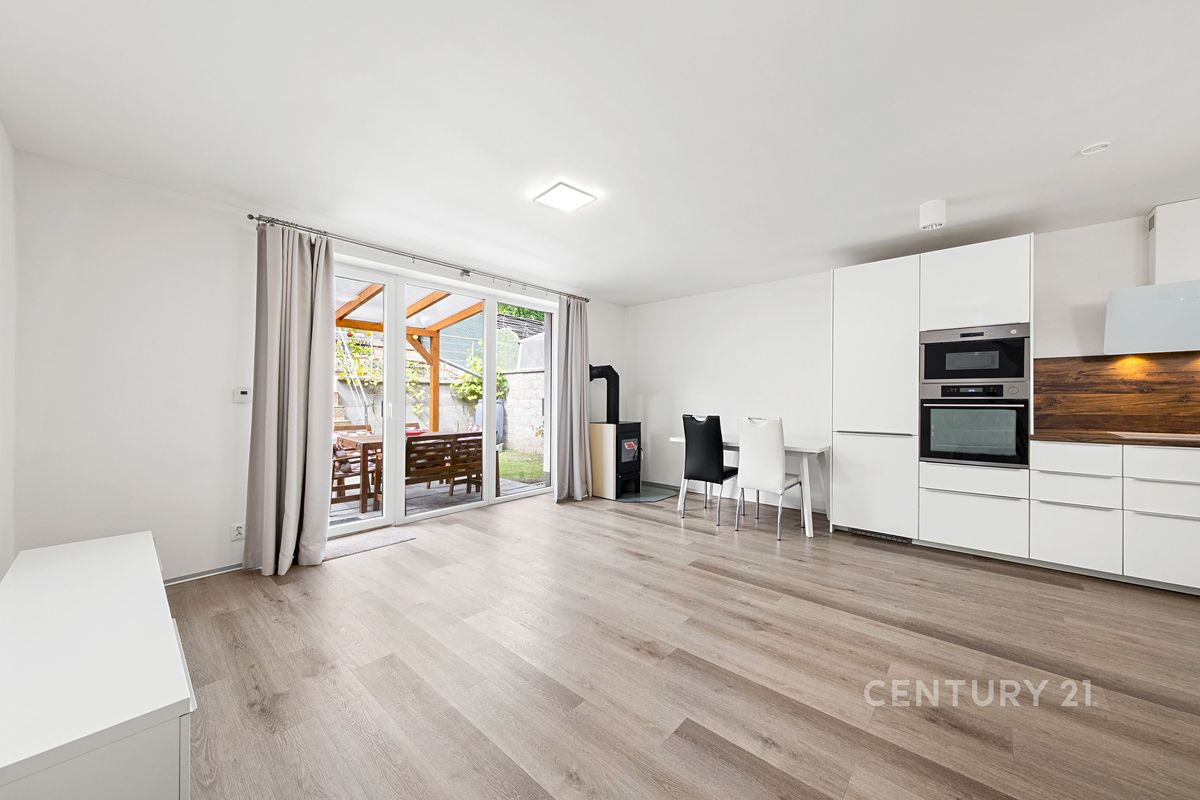 Pronájem bytu 4+kk 80 m²