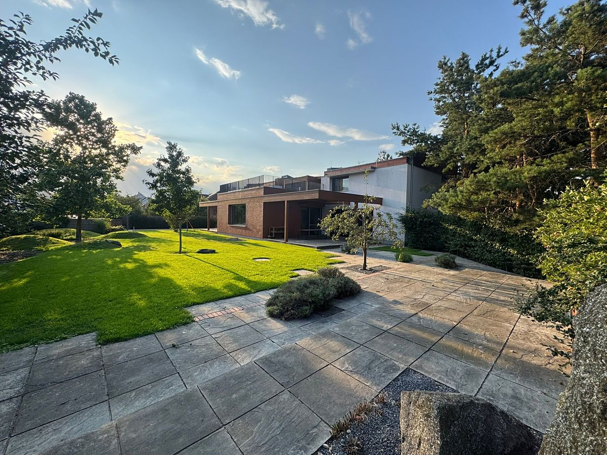 Prodej rodinného domu 381 m², pozemek 1647 m² – fotografie 2