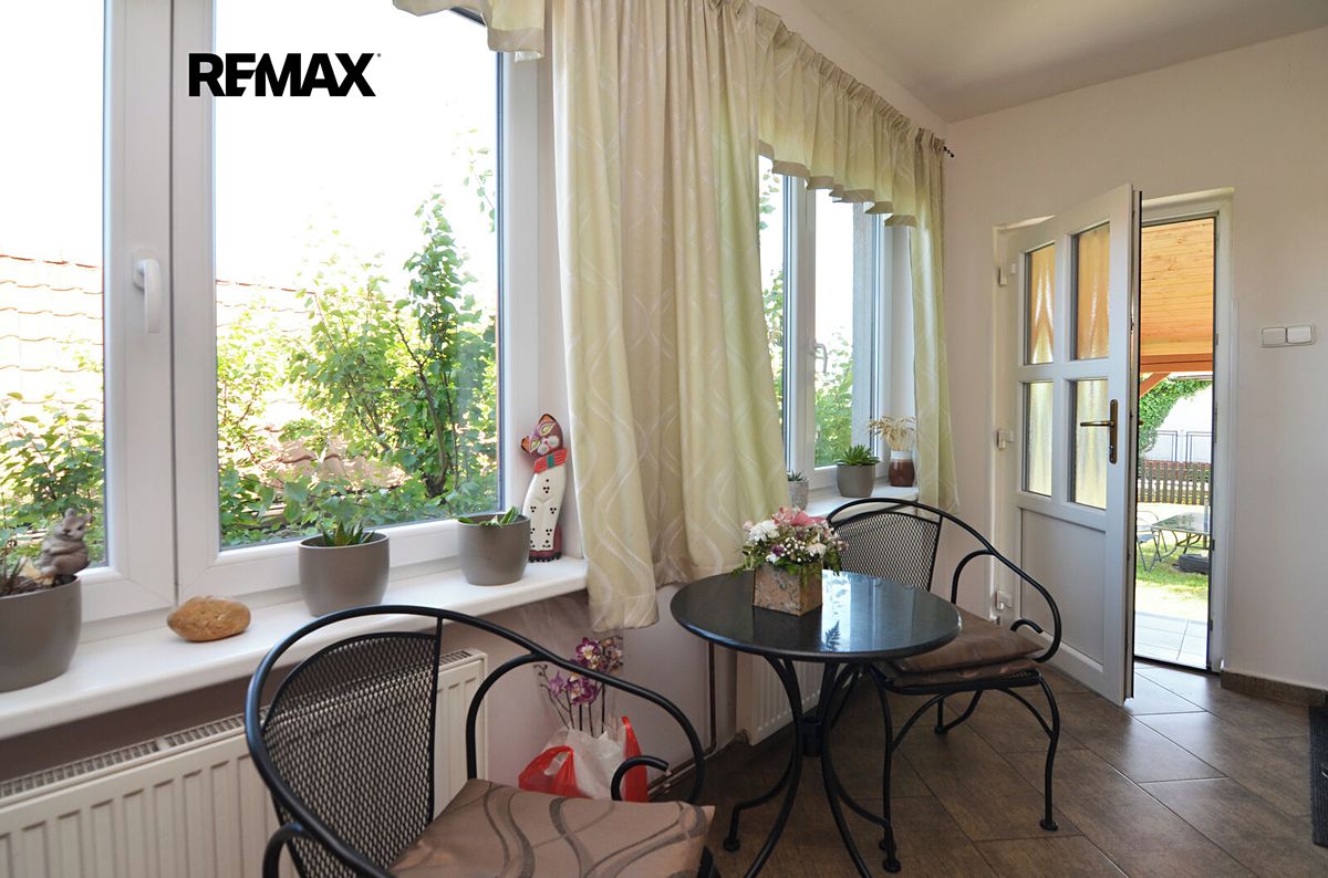 Prodej rodinného domu 260 m², pozemek 832 m² – fotografie 5