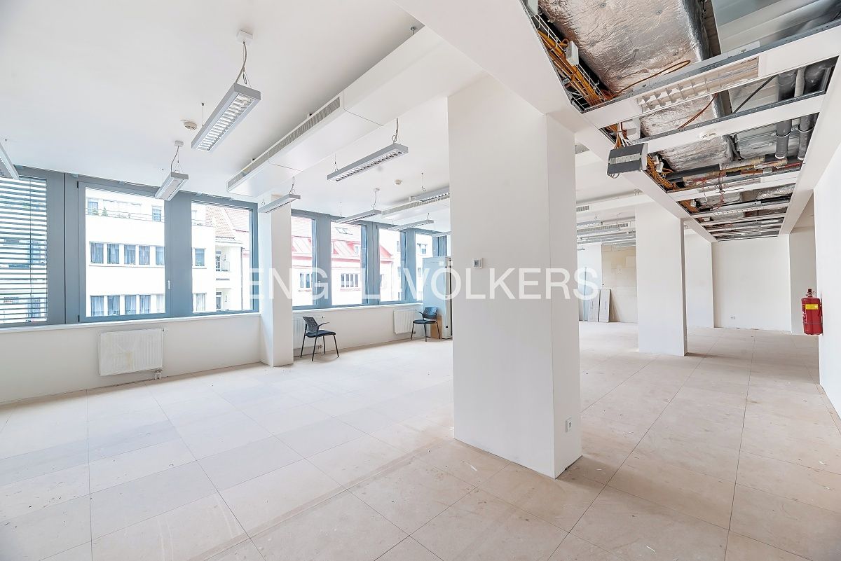 Pronájem kanceláře 208 m² – fotografie 3