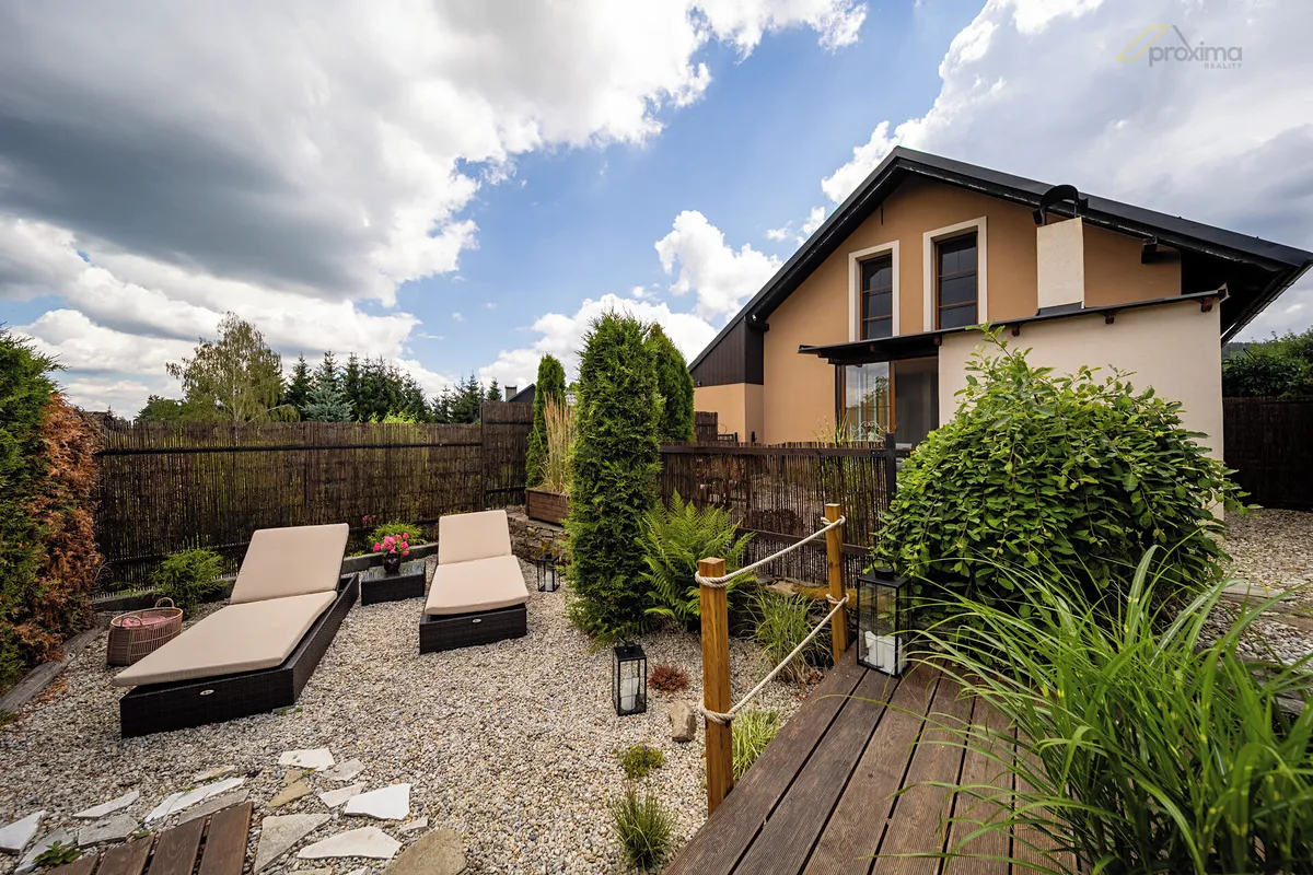 Prodej rodinného domu 323 m², pozemek 814 m²