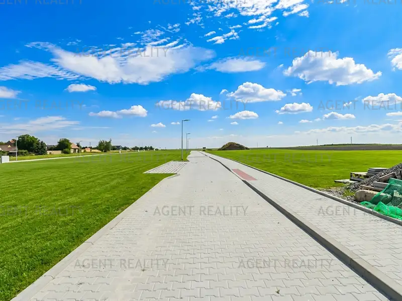 Prodej stavebního pozemku 800 m², Slaný – náhled fotky 3