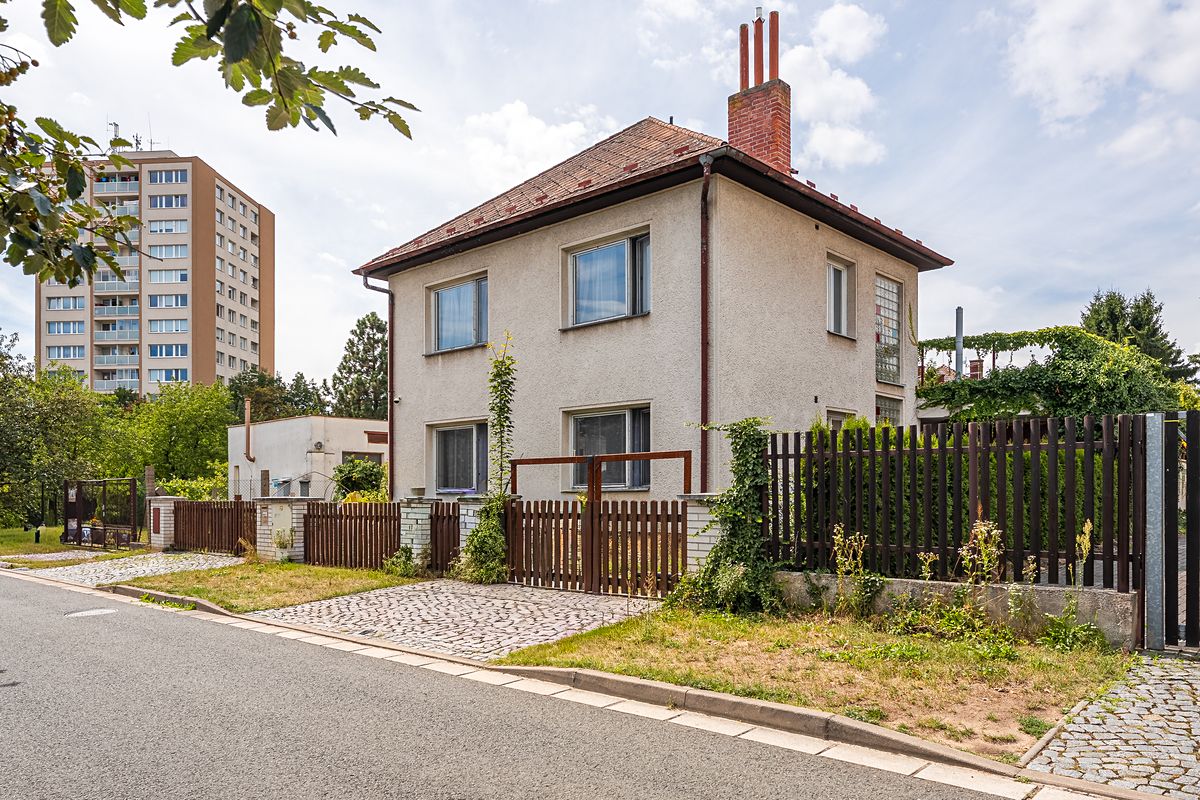 Prodej rodinného domu 271 m², pozemek 732 m²