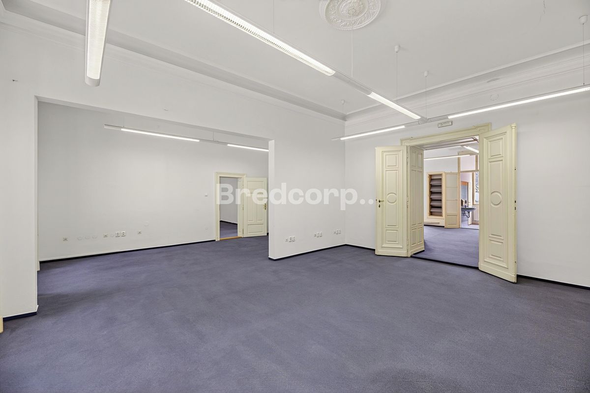 Pronájem kanceláře 240 m² – fotografie 3